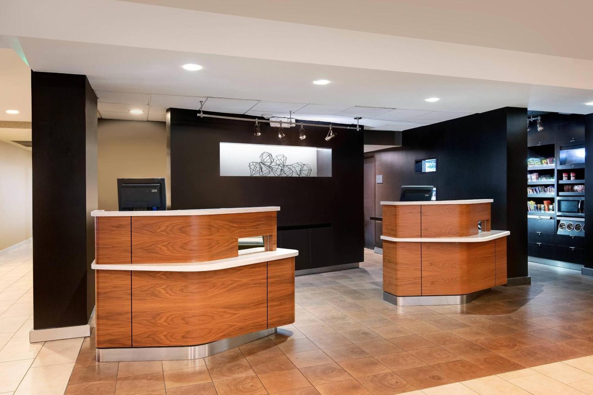 Courtyard By Marriott Savannah Midtown Exterior foto