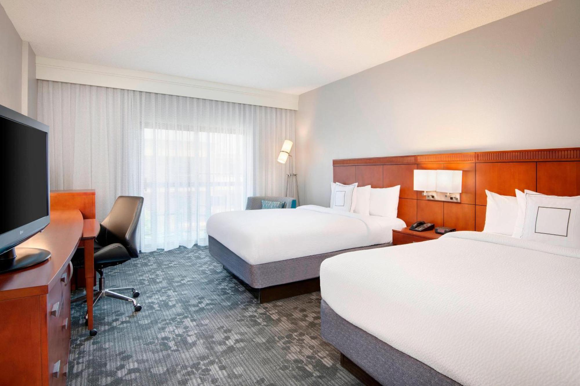 Courtyard By Marriott Savannah Midtown Exterior foto
