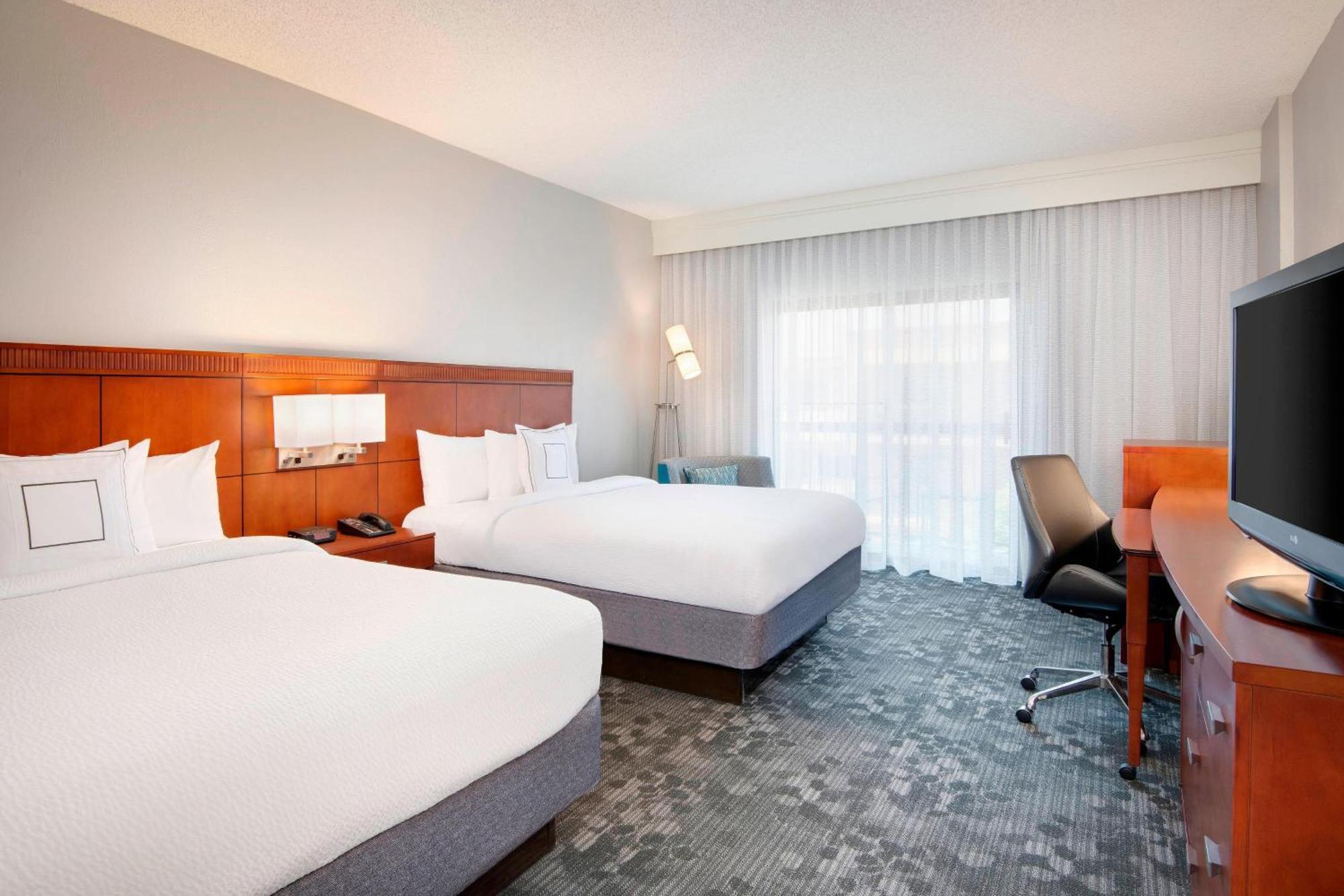 Courtyard By Marriott Savannah Midtown Exterior foto