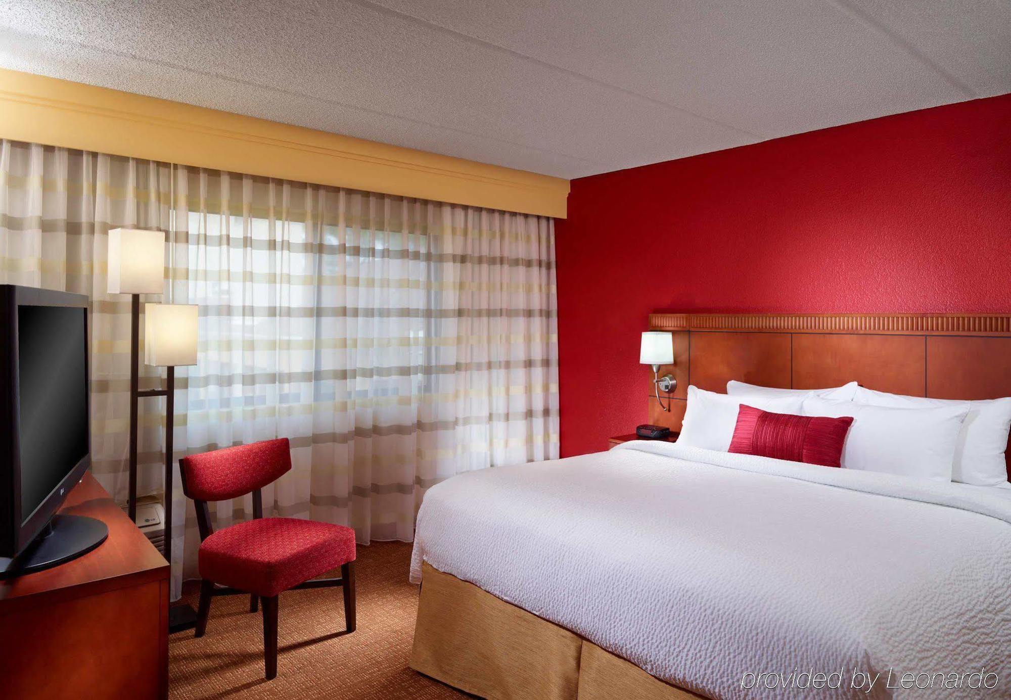 Courtyard By Marriott Savannah Midtown Exterior foto