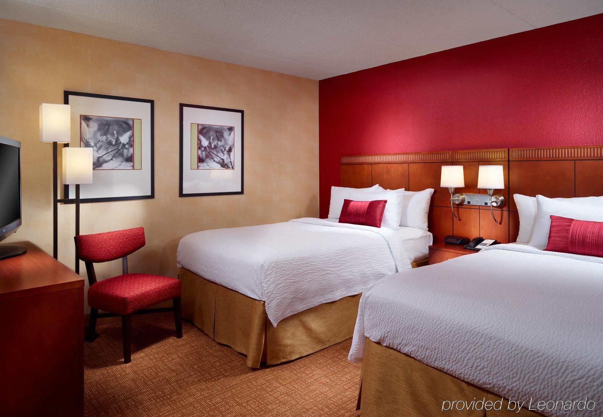 Courtyard By Marriott Savannah Midtown Exterior foto
