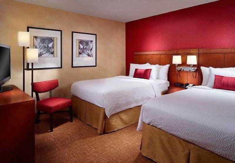 Courtyard By Marriott Savannah Midtown Exterior foto