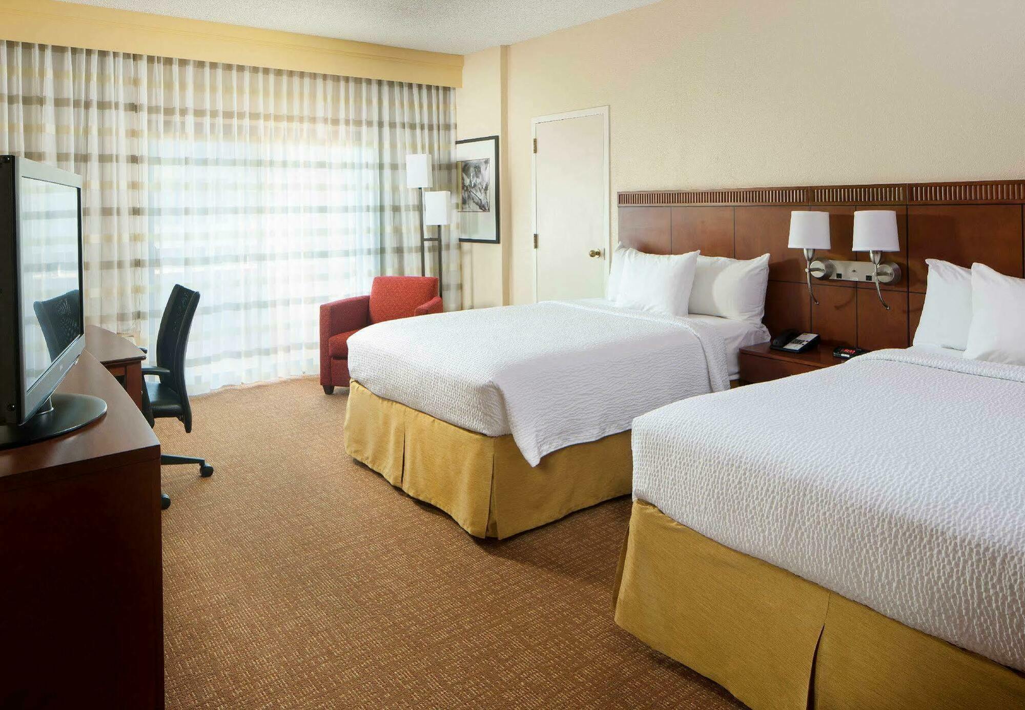 Courtyard By Marriott Savannah Midtown Exterior foto