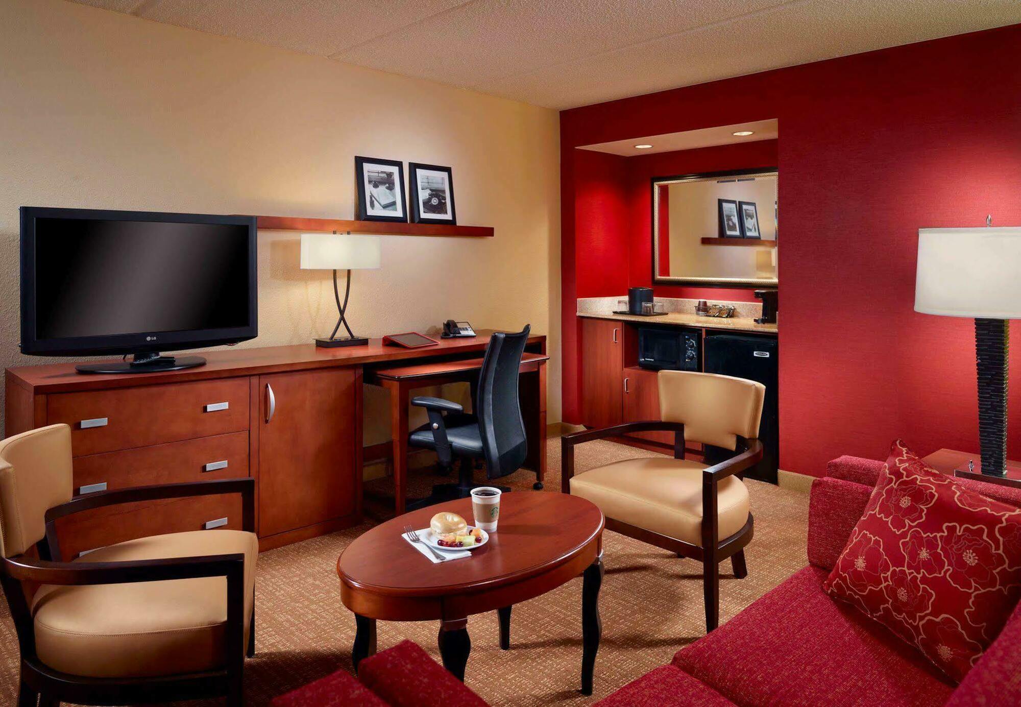 Courtyard By Marriott Savannah Midtown Exterior foto