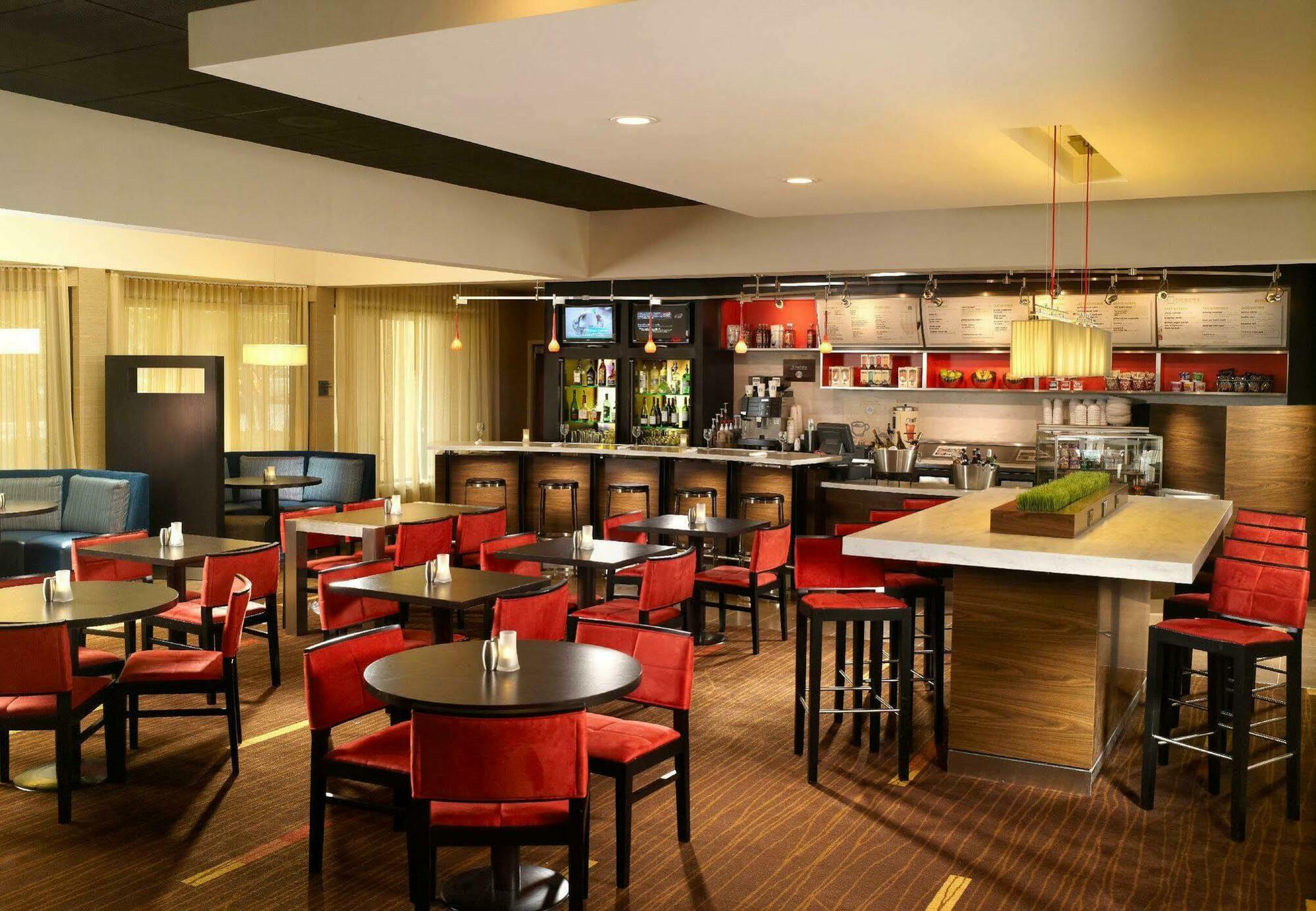 Courtyard By Marriott Savannah Midtown Exterior foto